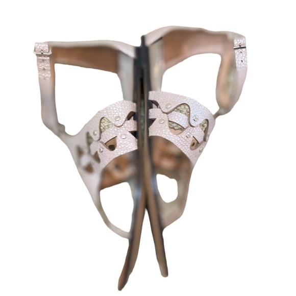 Vince Camuto  gladiator leather sandal metalllic champagne silver flat wedge 7.5 - Picture 7 of 10